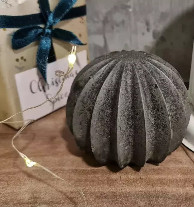Beton - díszgömb