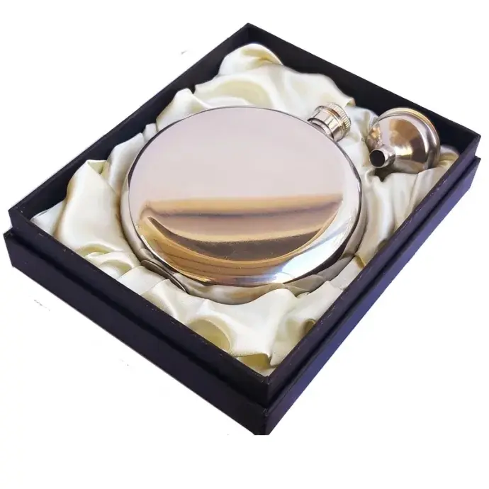 Kerek flaska díszdobozban tölcsérrel