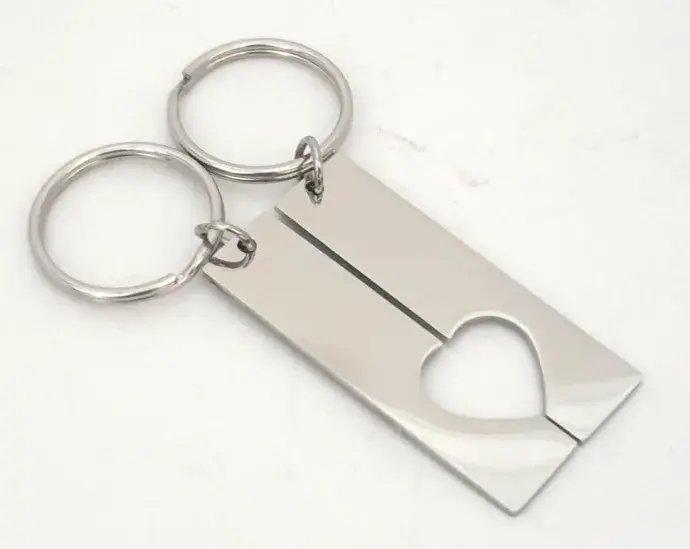 Dupla kulcstartó szív kivágással