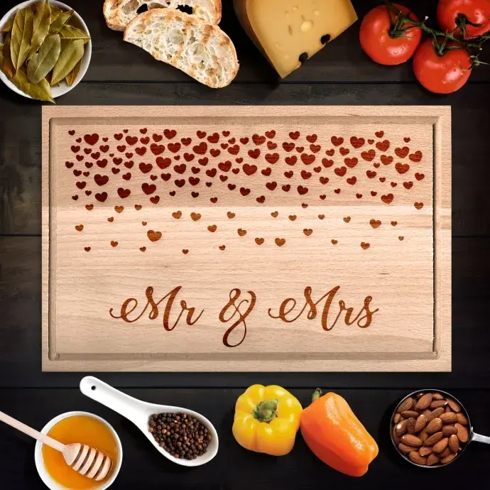 Mr. és Mrs. szívecskés vágódeszka - kicsi