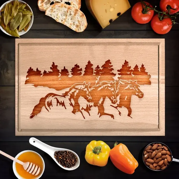Egyedi vágódeszka vadlovakkal - nyeles