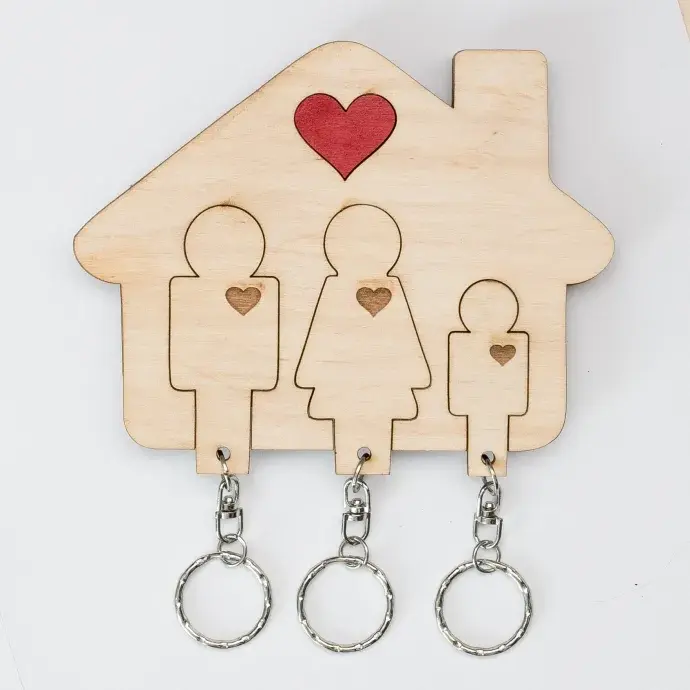 Szíves családos fali kulcstartó (apa-anya-fiú)