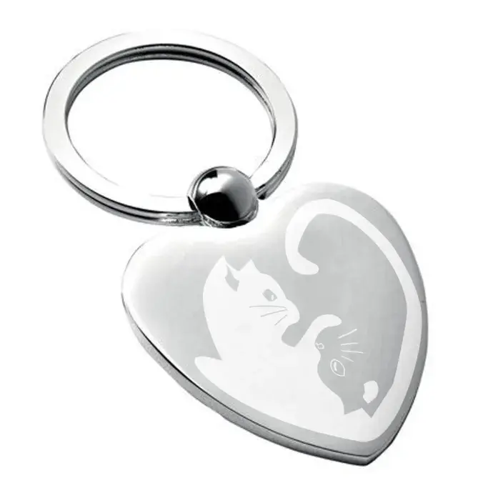 Gravírozott szív kulcstartó - szerelmes cicák