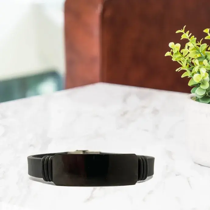 Gumi karkötő - gravírozható - Fekete