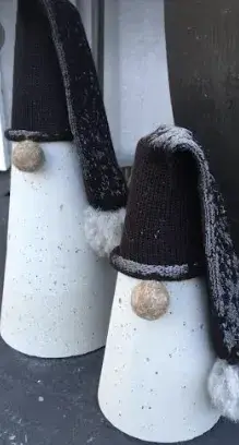 Beton manó- kicsi-textil sapkás