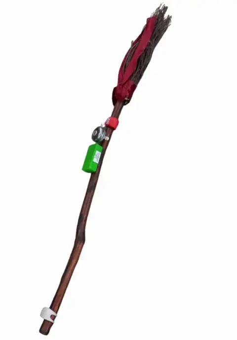 Vicces boszorkány seprű