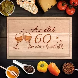 Születésnapi borospoharas vágódeszka - Az élet 60 után kezdődik - kicsi