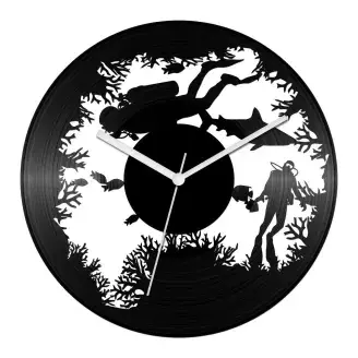 Búvárok bakelit óra