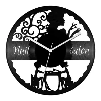 Körmös bakelit óra