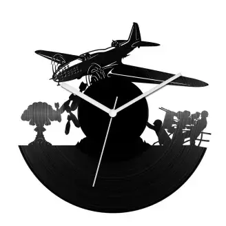 Öreg bombázó bakelit óra