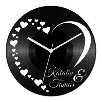 Szívecskés bakelit óra nevekkel