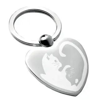 Gravírozott szív kulcstartó - szerelmes cicák