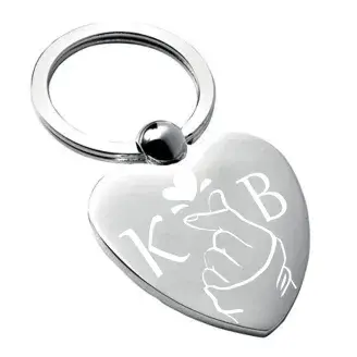 Gravírozott szív kulcstartó - Szerelmes egyedi monogrammal