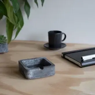 Bizsutartó, hamutartó - "Fumée" - fekete